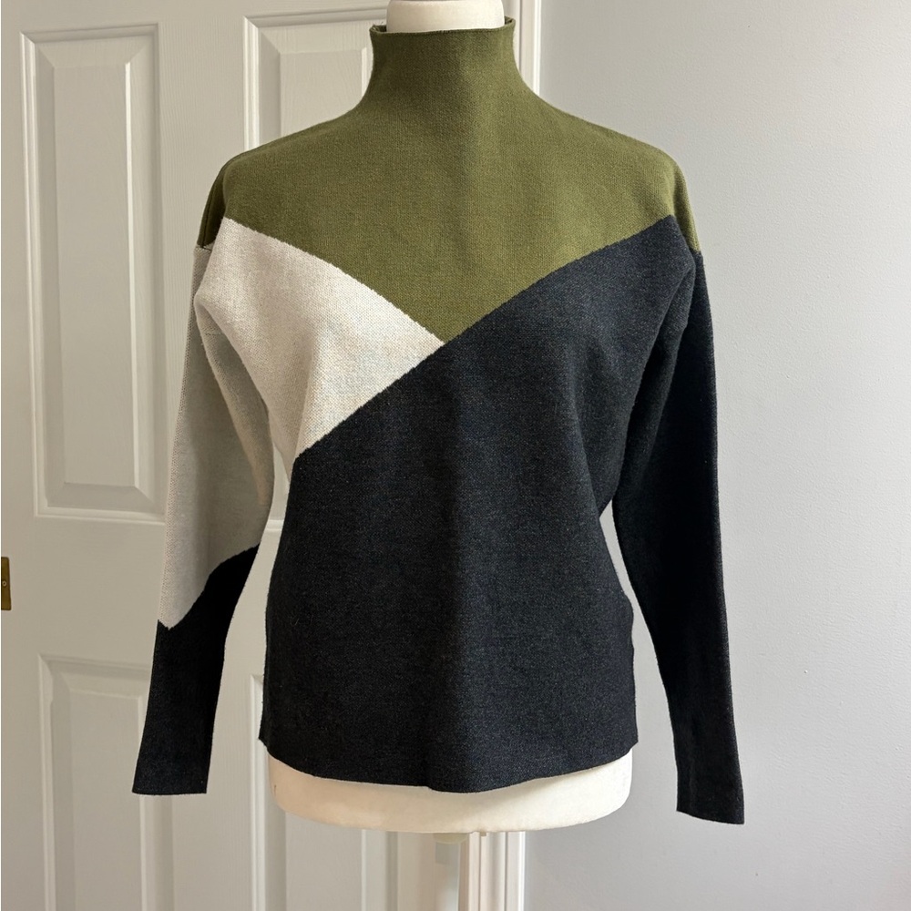 Tahari Olive and Black Geometric Turtleneck Sweater Size S